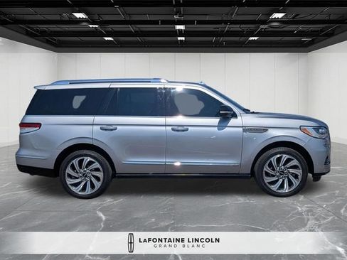 Certified 2022 Lincoln Navigator 4WD image 6