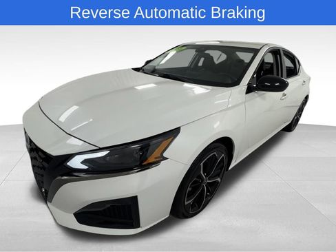 Used 2024 Nissan Altima 2.5 SR FWD image 7
