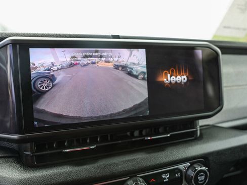 Used 2024 Jeep Wrangler Willys image 17