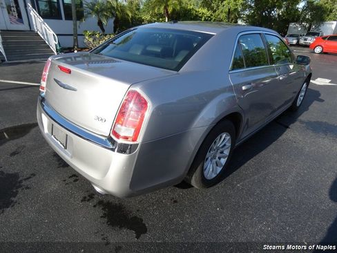 Used 2014 Chrysler 300 image 11