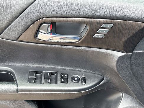 Used 2015 Honda Accord Touring image 18