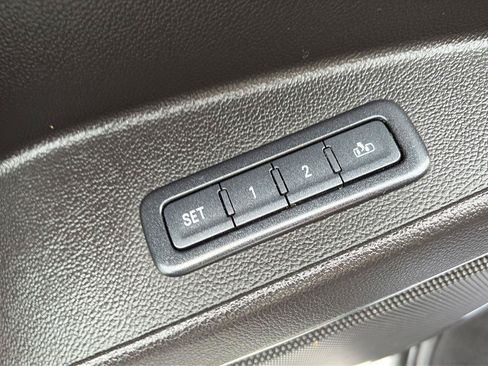 Used 2018 Chevrolet Tahoe LT AWD/4WD image 10