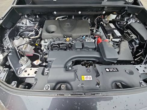 Used 2025 Toyota RAV4 LE FWD image 33