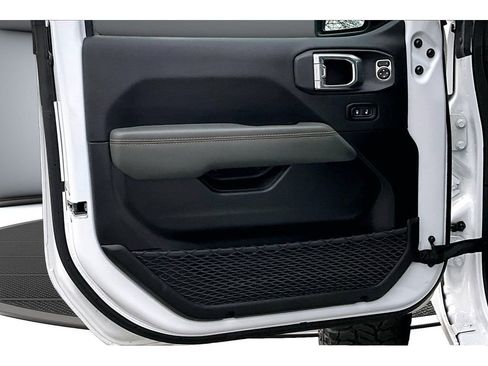 Certified 2025 Jeep Gladiator Mojave w/ Safety Group image 19