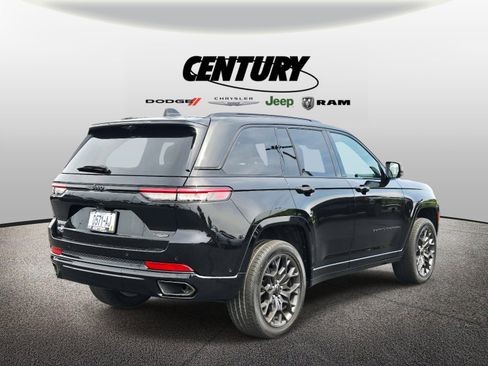 Used 2024 Jeep Grand Cherokee Summit AWD/4WD image 4