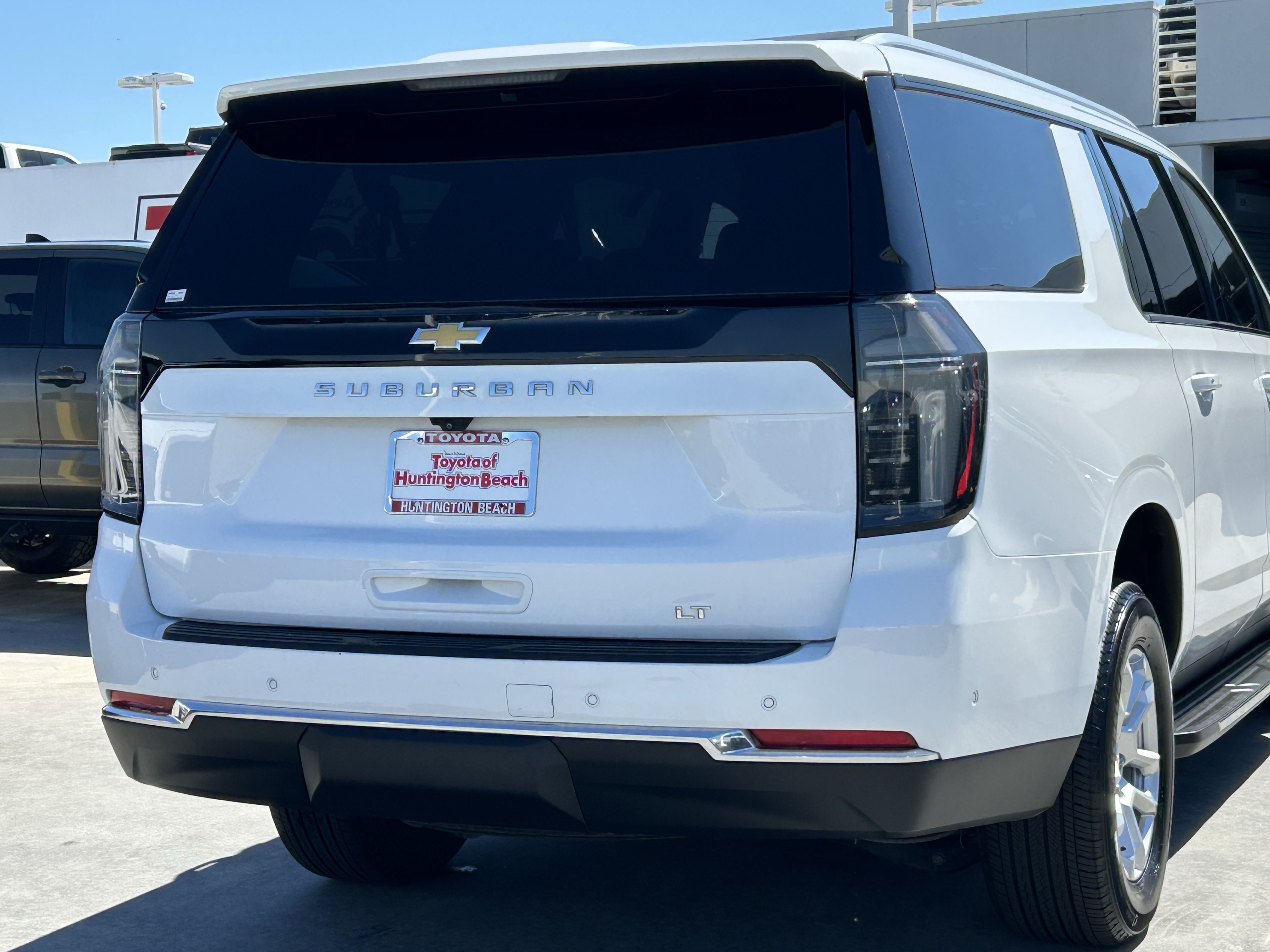 Used 2026 Chevrolet Suburban LT w/ Comfort Package AWD/4WD image 4