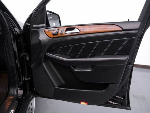 Used 2015 Mercedes-Benz ML 63 AMG 4MATIC image 38