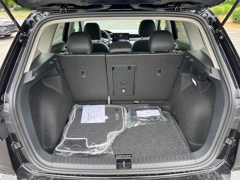 New 2026 Volkswagen Taos SE FWD image 13
