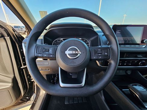 Used 2024 Nissan Rogue S FWD image 16