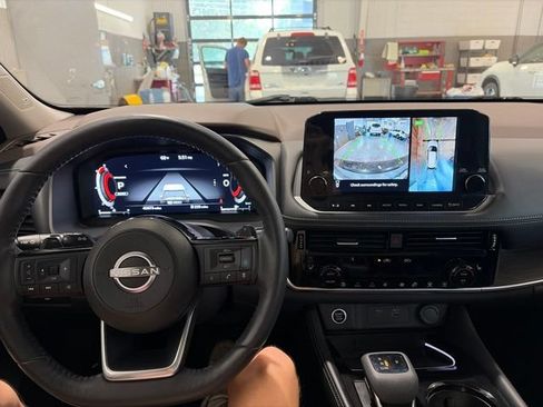 Certified 2022 Nissan Rogue Platinum w/ Head-Up Display Package AWD/4WD image 31