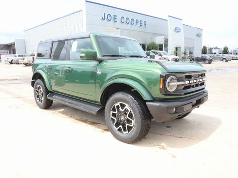 New 2025 Ford Bronco Outer Banks AWD/4WD image 1