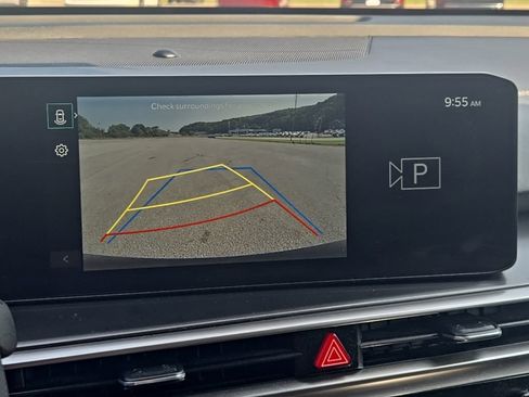 Used 2025 Kia Sorento LX FWD image 7