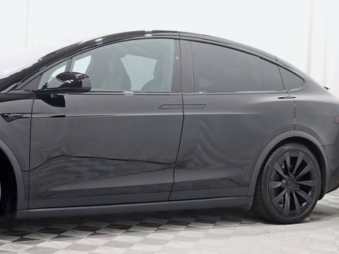 Used 2022 Tesla Model X Plaid image 3