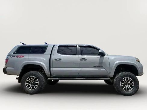 Used 2020 Toyota Tacoma TRD Sport AWD/4WD image 15