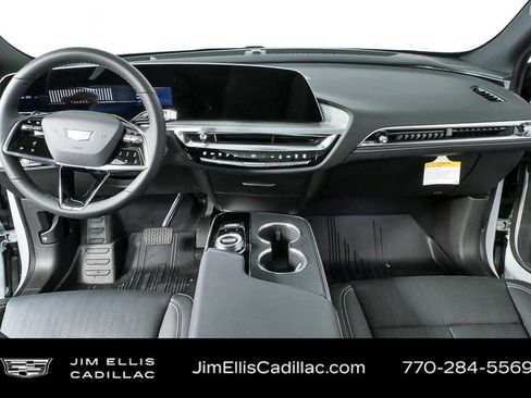 Used 2025 Cadillac Lyriq Luxury w/ LPO, Floor Liner Package AWD/4WD image 17