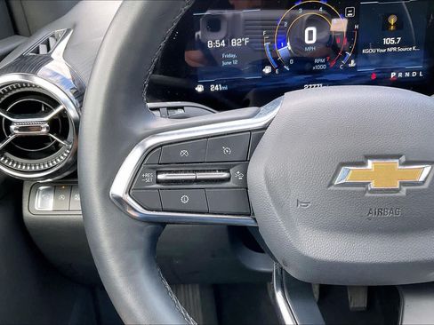 Used 2025 Chevrolet Equinox LT FWD image 23