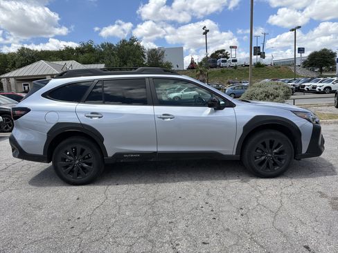 Certified 2024 Subaru Outback Onyx Edition AWD/4WD image 2