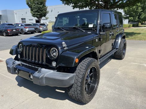 Used 2015 Jeep Wrangler Unlimited Sahara AWD/4WD image 5