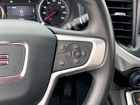 Used 2023 GMC Acadia SLE image 19