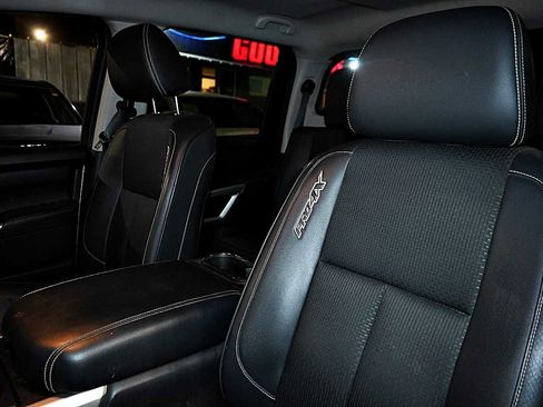 Used 2019 Nissan Titan PRO-4X image 14