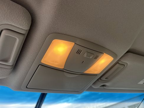 Used 2015 Nissan Quest SL image 29