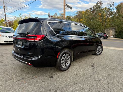 Used 2021 Chrysler Pacifica Touring w/ Cold Weather Group image 7