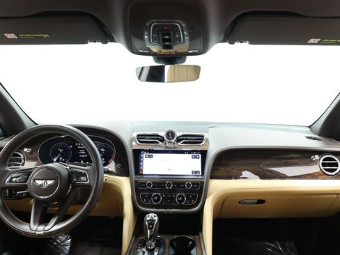 Used 2021 Bentley Bentayga AWD/4WD image 48