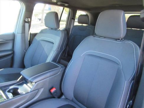 New 2025 Jeep Grand Cherokee Laredo image 16