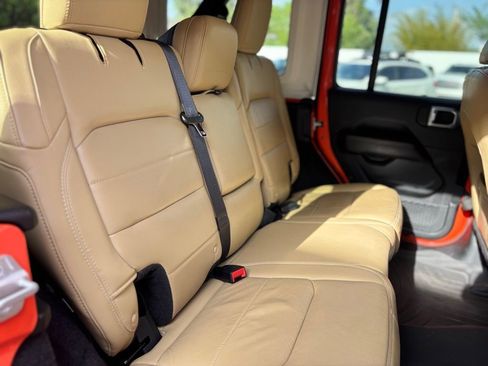 Used 2018 Jeep Wrangler Unlimited Sahara image 17