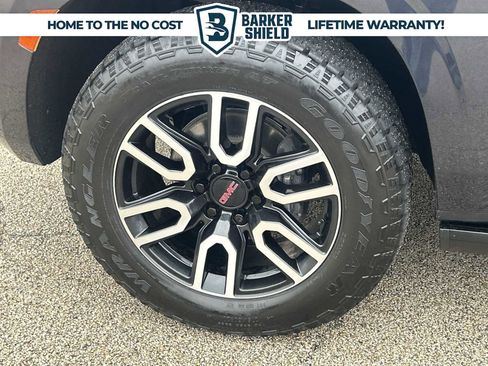 Used 2023 GMC Yukon AT4 w/ AT4 Premium Package AWD/4WD image 32
