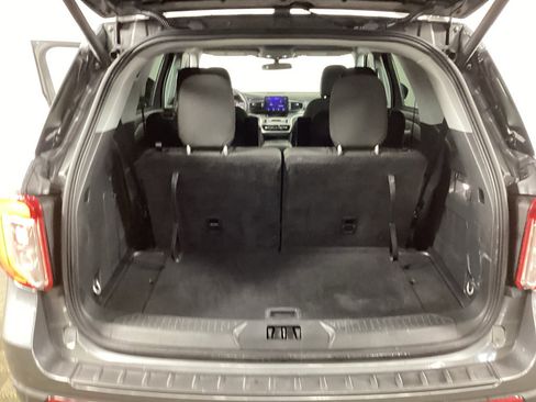 Used 2024 Ford Explorer XLT AWD/4WD image 33