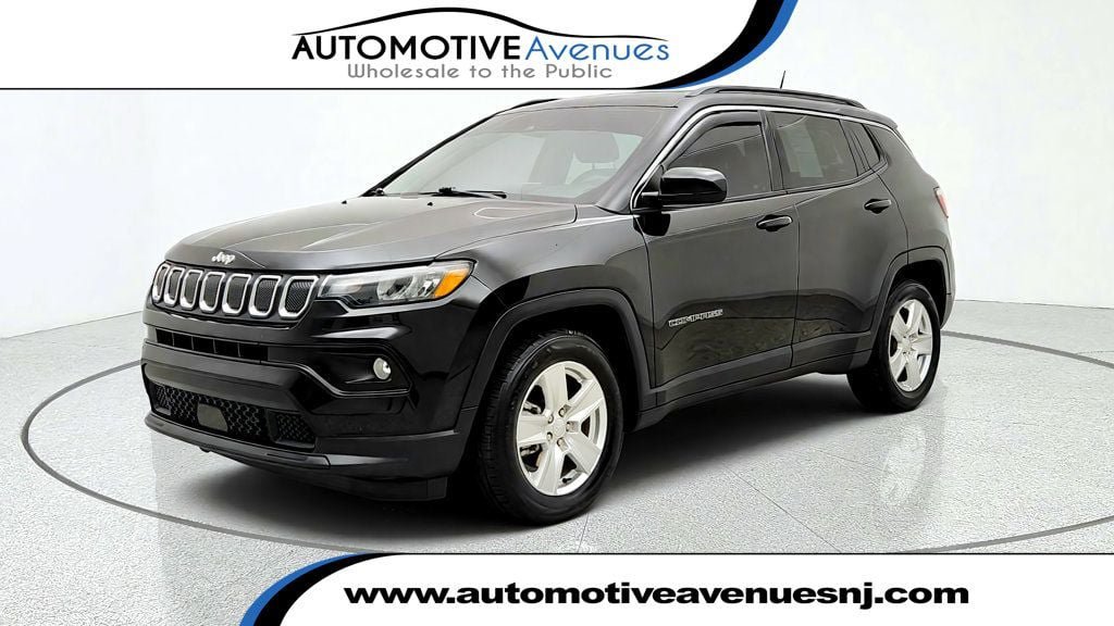 Used 2022 Jeep Compass Latitude FWD image 1
