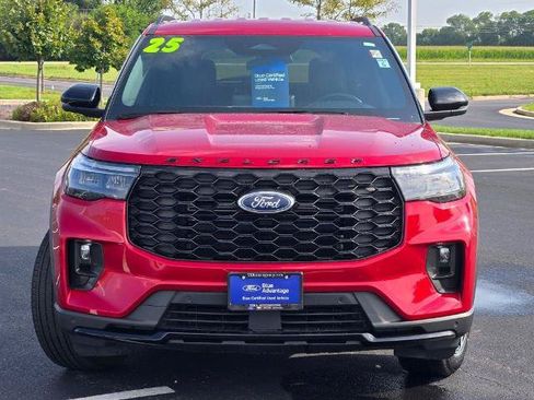 Certified 2025 Ford Explorer ST-Line AWD/4WD image 3