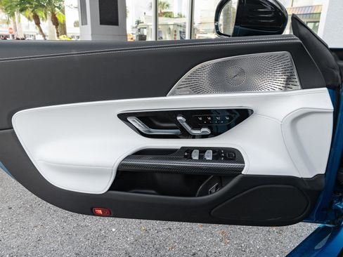 Used 2024 Mercedes-Benz SL 63 AMG 4MATIC image 24