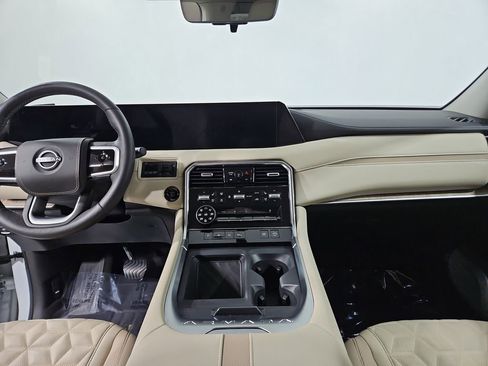 Certified 2025 Nissan Armada Platinum Reserve image 19