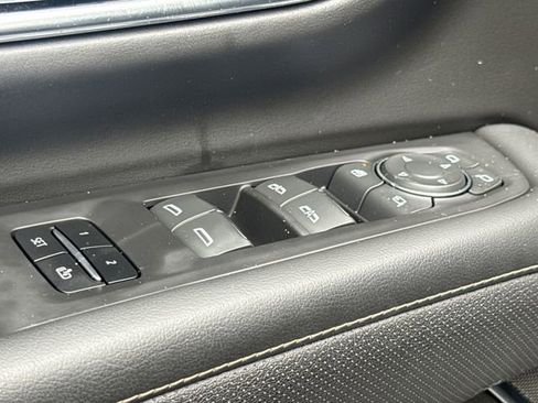 Used 2024 Chevrolet Suburban Premier w/ Advanced Technology Package image 20