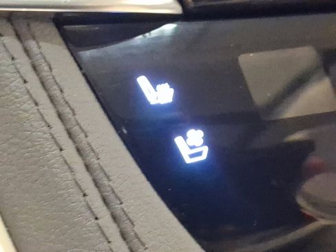 Used 2022 Cadillac XT6 Premium Luxury w/ Technology Package image 21