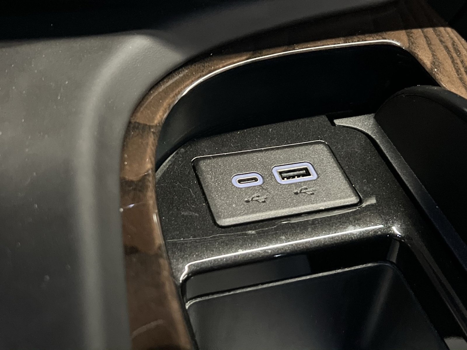 Used 2024 Cadillac Escalade Sport Platinum w/ LPO, Floor Liner Package AWD/4WD image 34