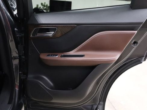 Used 2017 Jaguar F-PACE S image 18