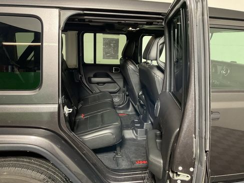 Used 2020 Jeep Wrangler Unlimited Sahara image 31
