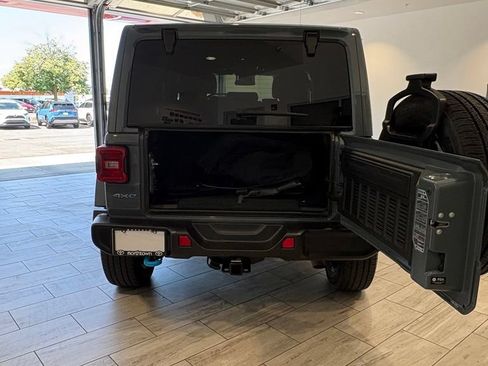 Used 2024 Jeep Wrangler Unlimited Sahara AWD/4WD image 9