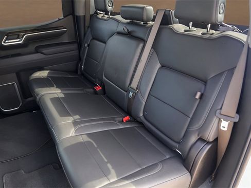 Used 2025 GMC Sierra 1500 SLT image 23