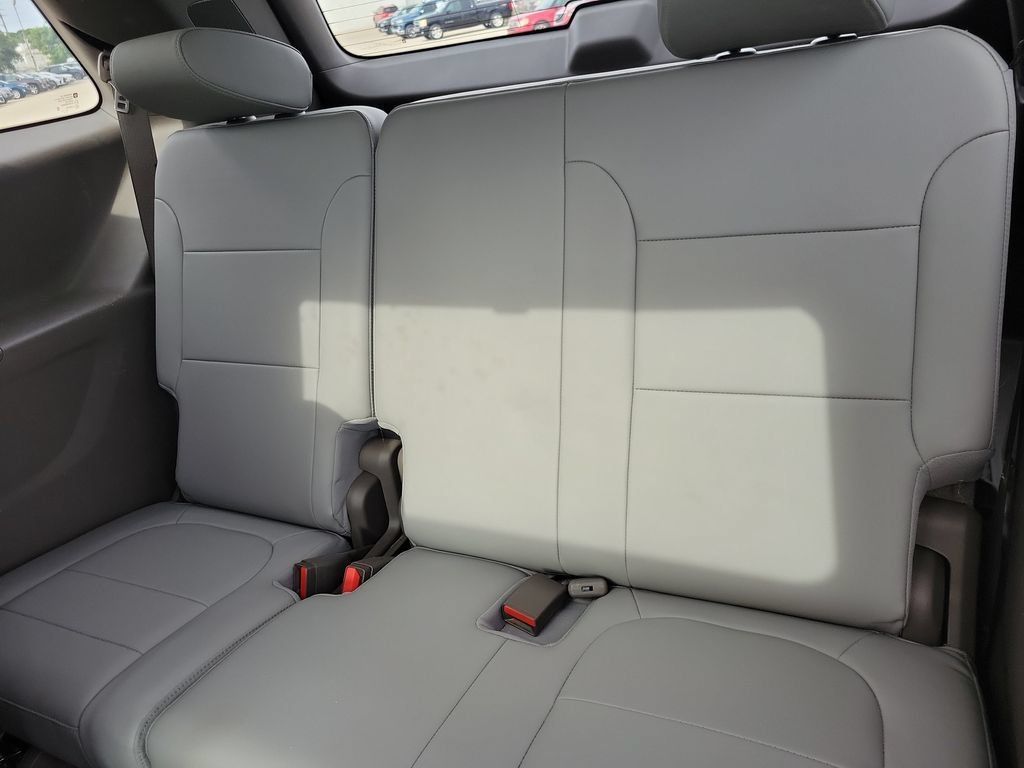 Used 2021 Chevrolet Traverse LT w/ LT Premium Package AWD/4WD image 13