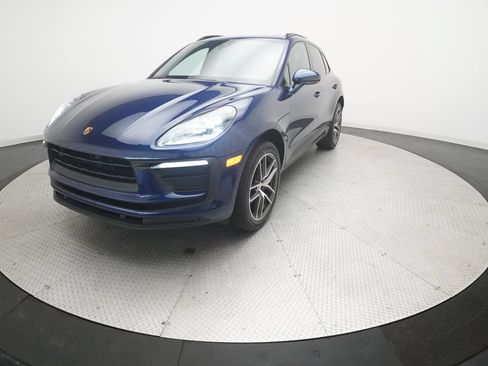 Used 2022 Porsche Macan AWD/4WD image 29