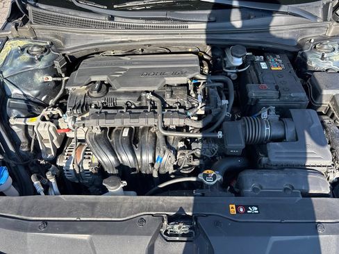 Used 2023 Hyundai Elantra SE FWD image 12