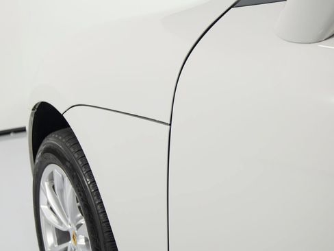 Certified 2025 Porsche Macan AWD/4WD image 44