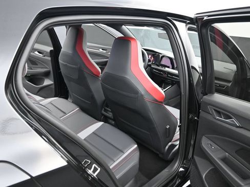 Used 2024 Volkswagen GTI SE FWD image 31