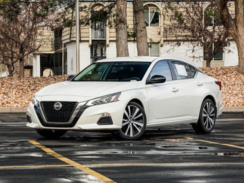 Used 2022 Nissan Altima 2.5 SR image 1