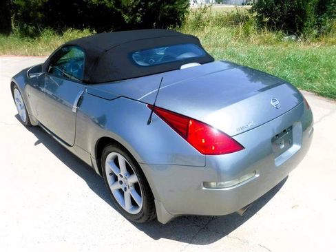 Used 2005 Nissan 350Z Grand Touring RWD image 10