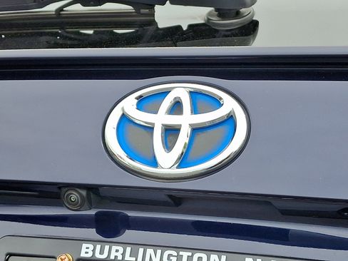 Used 2023 Toyota RAV4 SE w/ Weather & Moonroof Package AWD/4WD image 31